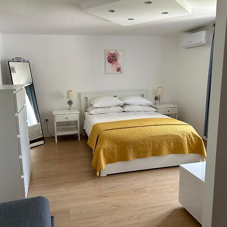Volmefamily Lägenhet Pula Exteriör bild